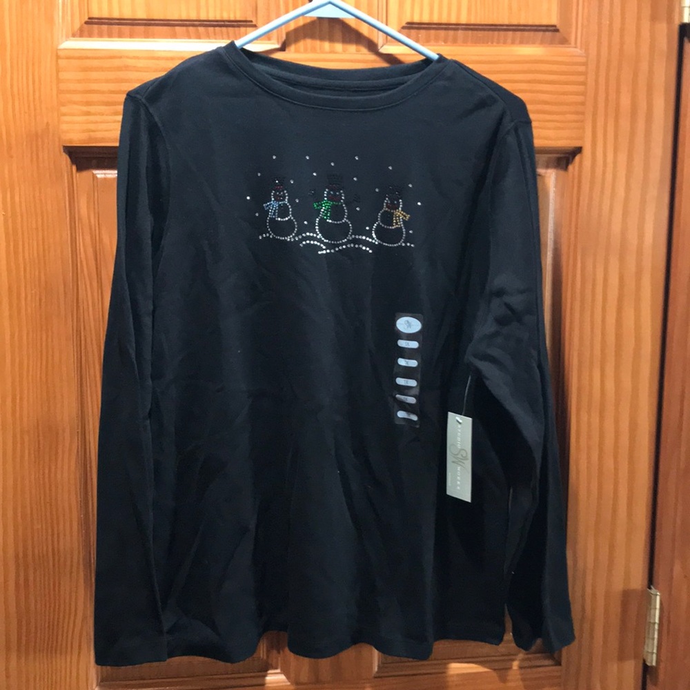 Women’s holiday shirt.